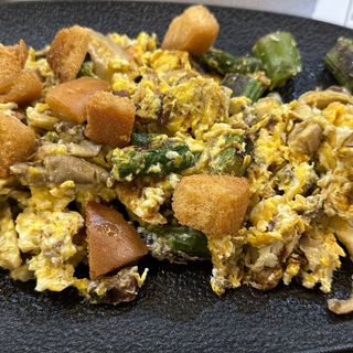 Revuelto de espárragos y setas 