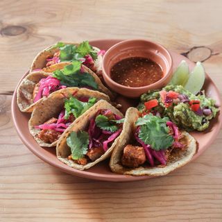 Taquiza para 4 / Cochinita Pibil y Carnitas