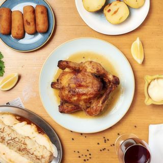 Combo 3: Pollo a l'ast entero, croquetas de pollo a l'ast y Canelón XL