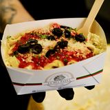 Fettuccine Alfredo i Arrabbiata sos + Coca Cola + Classic tiramisu