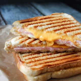 sándwich  jamón y queso