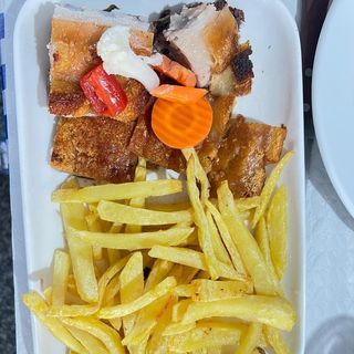 Porco com batatas fritas