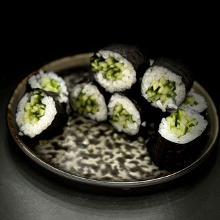 43. Cetriolo roll 8 pezzi