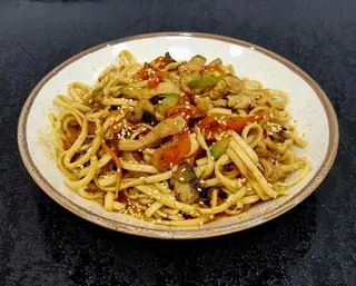 Локшина удон з куркою