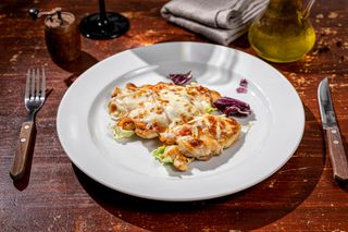 Piept de pui cu mozzarella si rosie