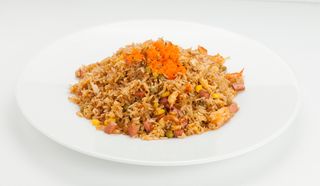 Arroz frito con huevas de pescado (picante)