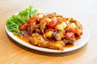 64.Pescado con salsa agridulce