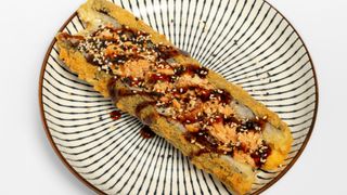 Hot-dog z łososiem grillowanym