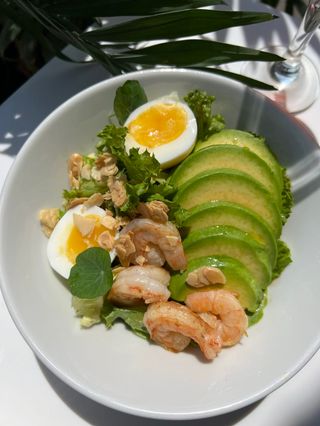 Салат з креветкою та авокадо (200г)