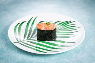 გუნკანი ორაგულით (1 ნაჭერი) 