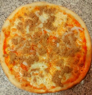 8. Pizza De Atún (33 Cm.)