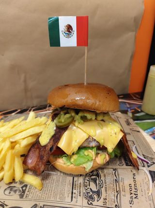 Hamburguesa La Mexicana