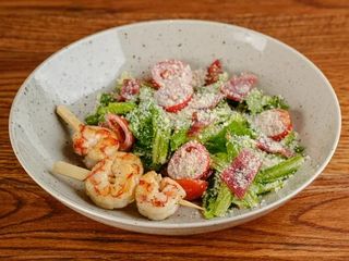 Салат "Цезарь" з тигровою креветкою (205g)