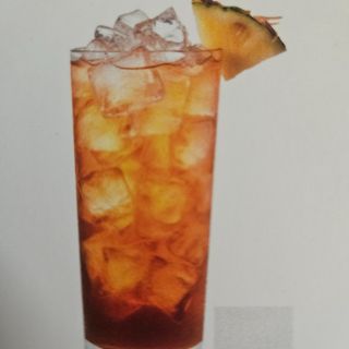 Té frío de piña colada con bastante hielo 