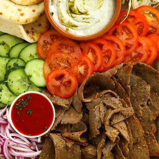 Plato kebab carne pollo y ternera completo