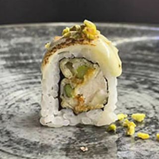 64. Uramaki Pepino Con Pollo Frito Y Mayonesa (8 Pzs.)