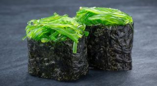 Суші спайс з чукою