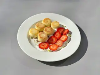 Сирники з полуницею та йогуртом (250g)