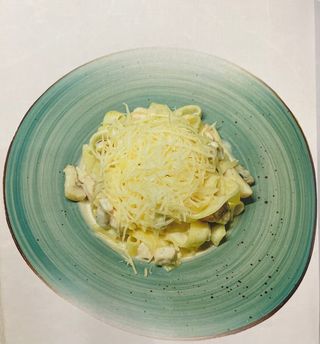 Фетучини с курицей и грибами