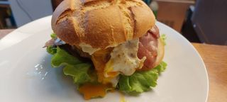 Hamburguesa Las Torres Con Huevo Frito