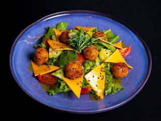 Салат з курячими кульками (0,275g)