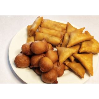 5 Puff, 2 Samosa, 2 Spring Roll
