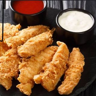 Pollo Crispy (5uni.)con patatas fritas y un refresco 33cl 