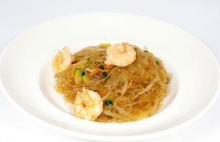 42. Spaghetti di soia con frutti di mare e verdure