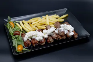 Ćevapi sa kajmakom