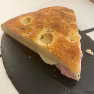 Focaccia bianca con patate- 1/4 farcita