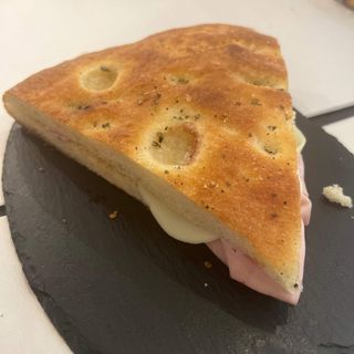 Focaccia bianca con patate- 1/4 farcita