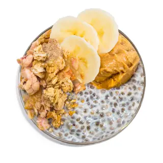Budincă de chia cu banane, unt de arahide si musli crunch