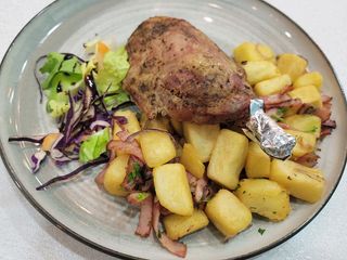 Aripioara purcel cu cartofi țărănești