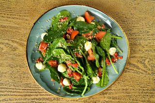 Салата спанак и киноа (280г)