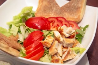 Salată cu piept de pui