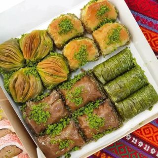 Сет из пахлавы с грецким орехом и фисташками большая упаковка