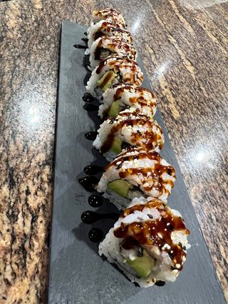 California De Anguila Con Aguacate Y Salsa Anguila (8 Pzs.)