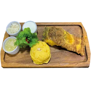 Pește Carp cu mămăligă brânză și smântână