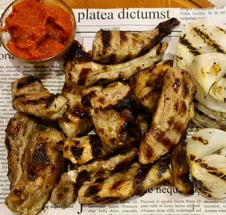 Свински гърдички нa cкapa (250г)