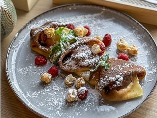 Naleśniki z nutellą, popcornem i malinami (230g)