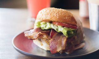 Menú Hamburguesa De Ternera Con Bacon