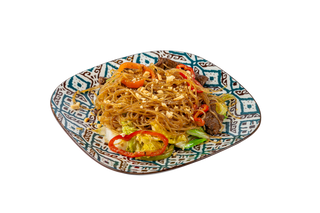 Салат с фунчозой и говядиной