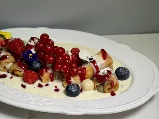 Міні-налисники з маком та вишневим соусом (300g)