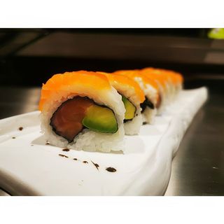 40. Salmón Uramaki Roll (8 Pzs.)