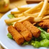 Palitos De Pescado Y Patatas Fritas