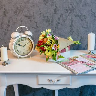 Buchet din 7 alstromerii în hârtie naturală