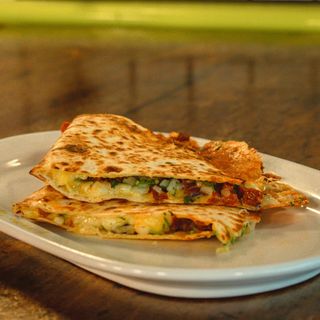QUESADILLA AL PASTOR.