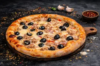 Pizza Tonno + sos gratis