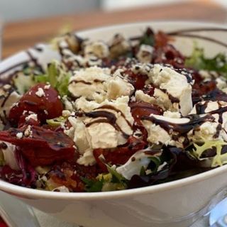 Ensalada De Queso De Cabra Gratinado