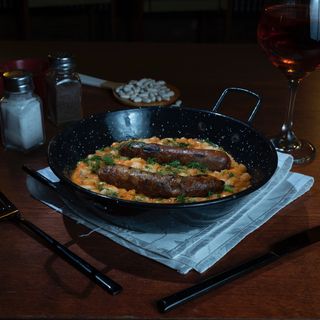 Fasole scazuta cu carnati de casa